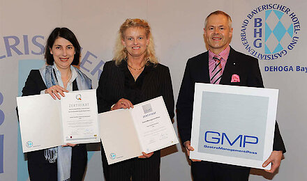 Urkundenübergabe durch den BHG